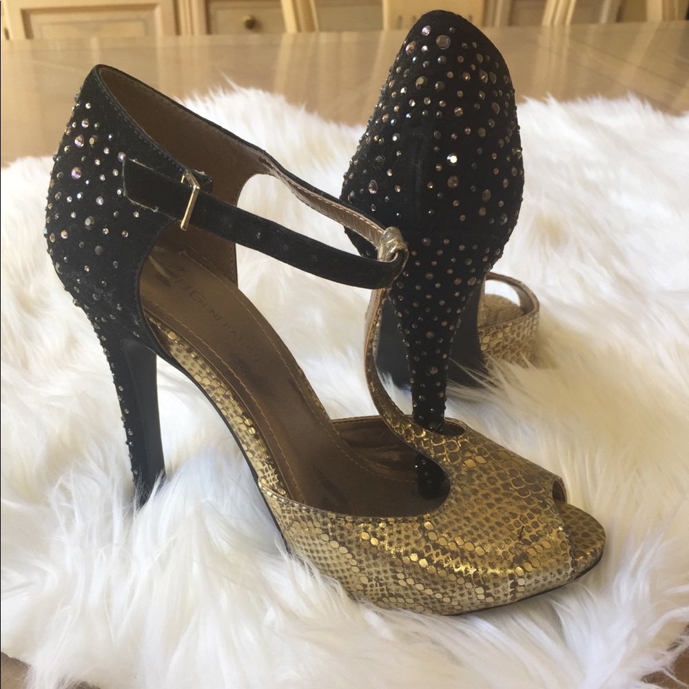 BCBG Generation Gold/Black open toe shoes